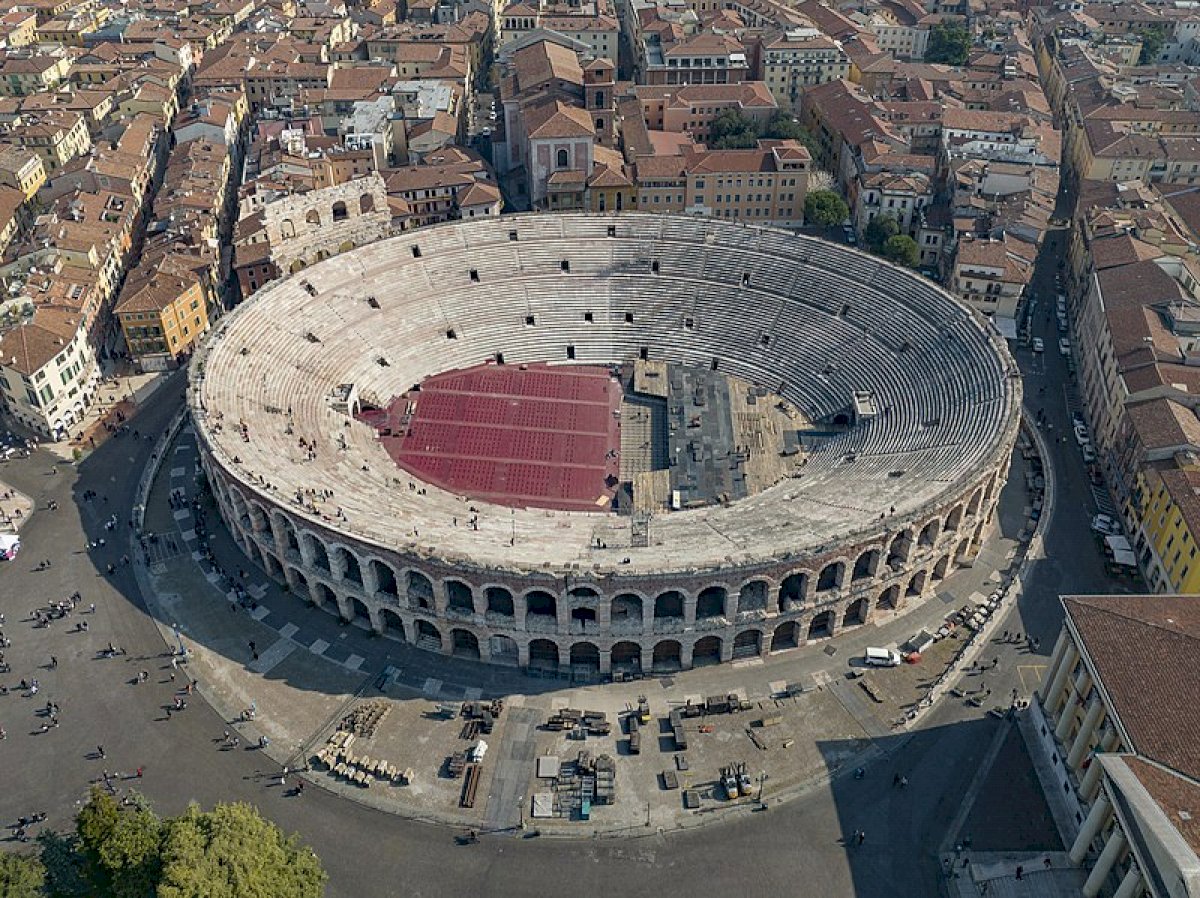 Aparcar en la Arena de Verona para asistir al Arena Opera Festival 2024