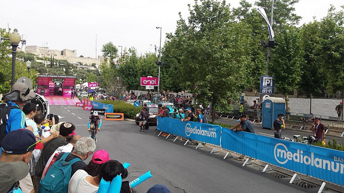 Il Giro d'Italia è un evento seguito da milioni e milioni di persone, sportivi e non