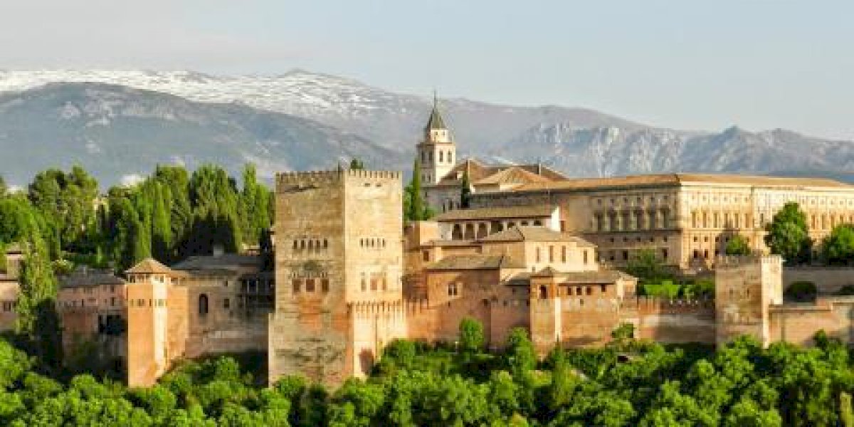 Where to park for free in Granada? (2023)