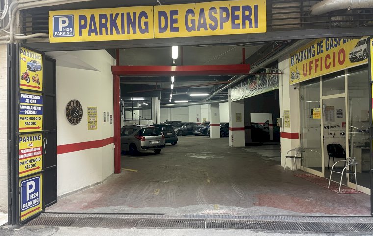 Parking De Gasperi: entrance
