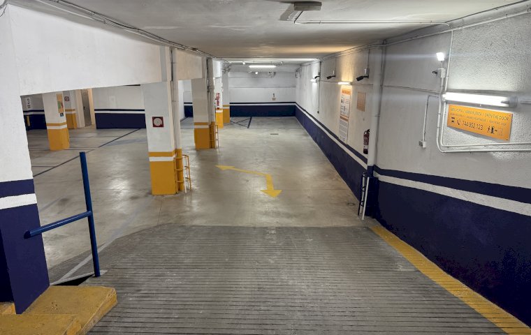 Parking Furgo Casp 83: interior