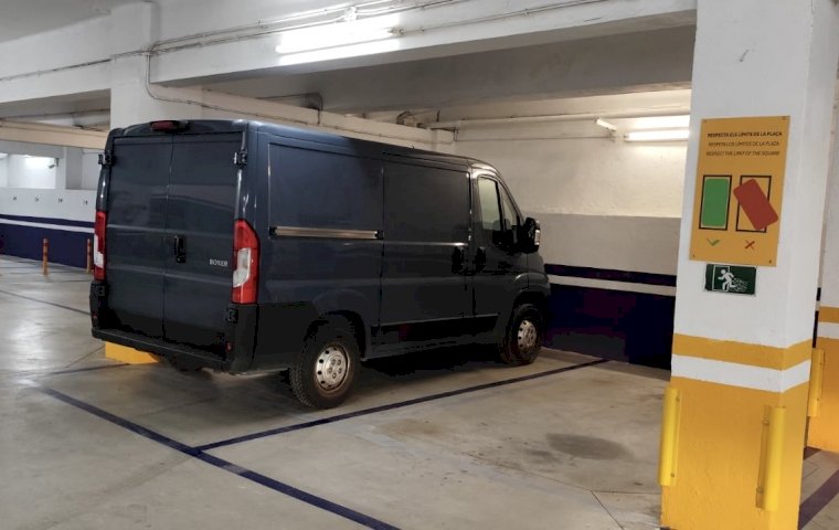 Parking Furgo Casp 83: spaces