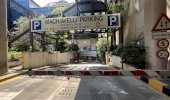 входная дверь Забронируйте паркоместо на стоянке Machiavelli: входная дверь