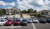 Überdacht Buch einen Parkplatz im Aeroporto Facile Firenze Parkplatz.: Überdacht