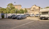 Überdacht Buch einen Parkplatz im Aeroporto Facile Firenze Parkplatz.: Überdacht