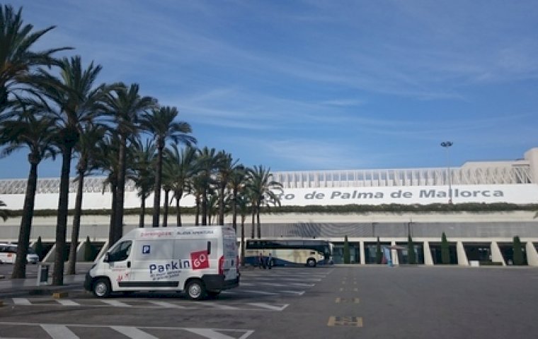 Buch einen Parkplatz im ParkingGo - Shuttle - Aeropuerto de Palma Parkplatz.