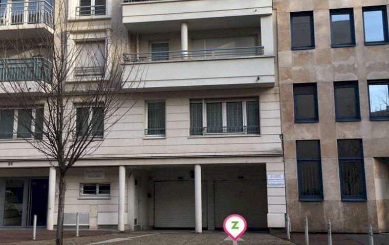 action issy les moulineaux parking
