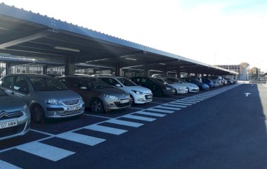 Buch einen Parkplatz im Estación Huelva Parkplatz.