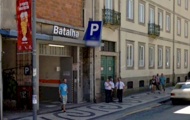 Забронируйте паркоместо на стоянке Parque da Batalha