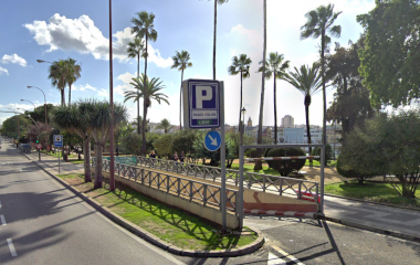Buch einen Parkplatz im Paseo de Colón - Maestranza Parkplatz.