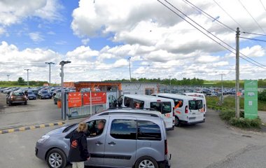 Book a parking spot in Alyse Parking - Aéroport de Lyon - Intérieur - Shuttle car park