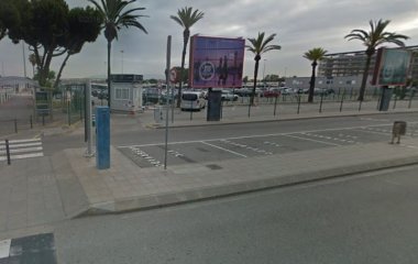 Buch einen Parkplatz im Terminal 2 Aeropark 2010 - Valet Parkplatz.