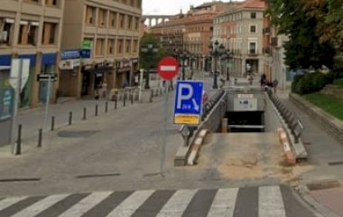 Book a parking spot in PARKIA Acueducto Segovia car park