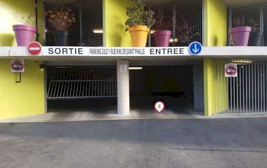 Buch einen Parkplatz im Zenpark Croix du Sud - Saint Phalle Parkplatz.