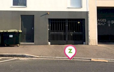 Book en plads i Zenpark Quartier Général Frère - Suitétudes parkeringsplads