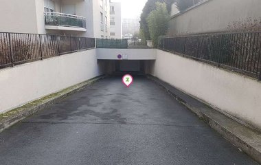 Buch einen Parkplatz im Zenpark Stade Auguste Delaune - Léo Lagrange Parkplatz.