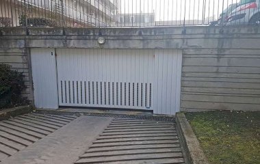 Buch einen Parkplatz im Zenpark Sciences Po Reims - Campus Parkplatz.