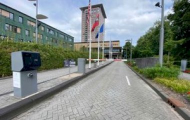 Prenota un posto nel parcheggio ParkBee Hotel Okura