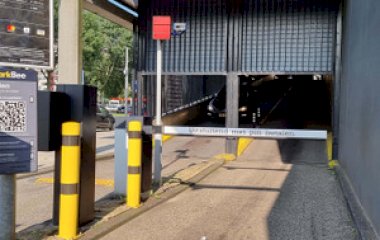 Buch einen Parkplatz im ParkBee Osdorpplein Parkplatz.