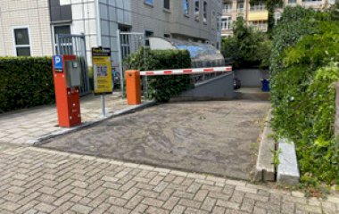 Buch einen Parkplatz im ParkBee Eisenhowerlaan Parkplatz.