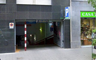 Book a parking spot in Casp 83 car park