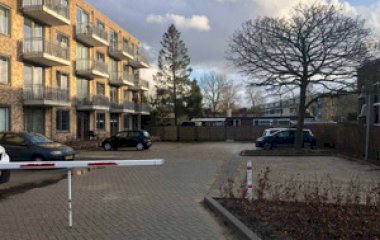 Book en plads i ParkBee Koeriersterweg parkeringsplads