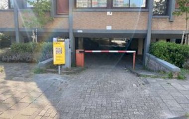 Buch einen Parkplatz im ParkBee Verbeekstraat Overdekt Parkplatz.