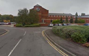Reserve uma vaga de  estacionamento no ParkBee Village Hotel Coventry