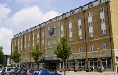 Reserve uma vaga de  estacionamento no ParkBee Village Hotel Hull