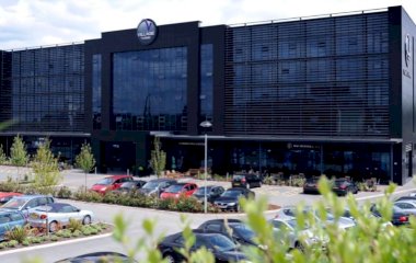Book en plads i ParkBee Village Hotel Leeds South parkeringsplads