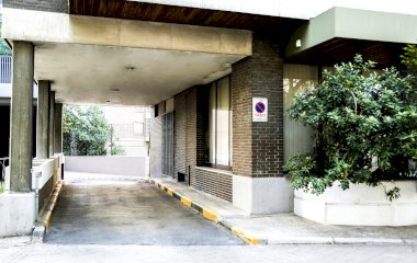 Book a parking spot in Serrano 236 - Roisa Hostal Boutique car park