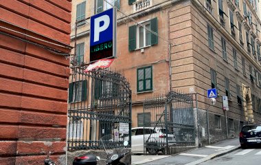 Buch einen Parkplatz im DanoPark Castelletto Parkplatz.
