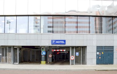 Book a parking spot in ParkBee Park Inn by Radisson Amsterdam City West car park