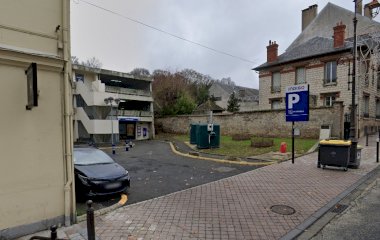 Buch einen Parkplatz im Indigo Porte de Paris Parkplatz.