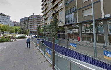 Buch einen Parkplatz im Indigo Plaza Wagner Parkplatz.
