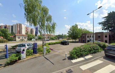 Buch einen Parkplatz im Indigo Le Moulin Parkplatz.