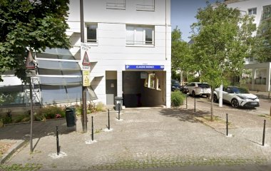 Book en plads i Indigo Claude Monet parkeringsplads