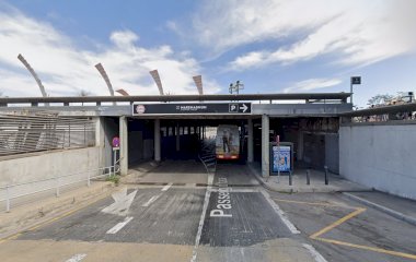 Buch einen Parkplatz im Indigo Maremagnum Parkplatz.