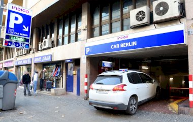 Buch einen Parkplatz im Indigo Car Berlin Parkplatz.