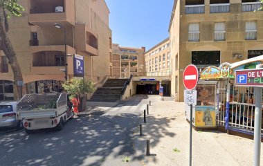 Book en plads i Indigo Emperi parkeringsplads