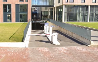 Buch einen Parkplatz im ParkingYou Cruquius Parkplatz.