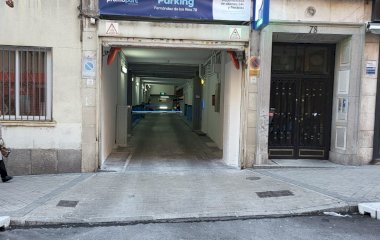 Reserve uma vaga de estacionamento no Fernández de los Ríos