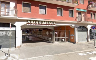Buch einen Parkplatz im Garage Dolomiti Parkplatz.