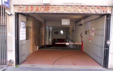 Buch einen Parkplatz im GARAGEDELPARCO Parkplatz.