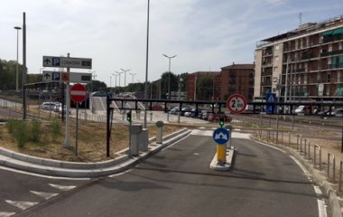 Buch einen Parkplatz im SABA Comasina Milano Parkplatz.