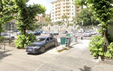 Buch einen Parkplatz im SABA Pellini Perugia Parkplatz.
