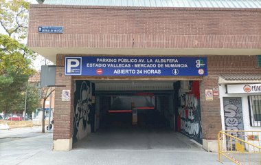 Book en plads i Avenida Albufera - Estadio Vallecas - Mercado de Numancia parkeringsplads