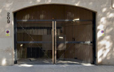 Buch einen Parkplatz im Doctor Trueta 209 Parkplatz.