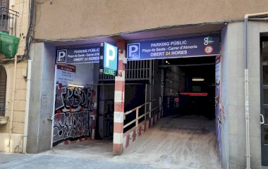 Book a parking spot in Plaça de Sants - Carrer d'Almeria car park