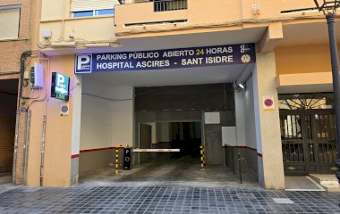 Book en plads i Hospital Ascires - Sant Isidre parkeringsplads